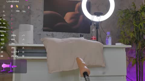 Snapshot of luckystrikee_ chatting on 01/26/25, 02:24 Alice online show from 01/26/25, 02:24