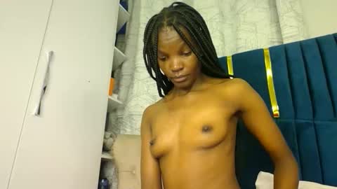 Snapshot of luckyy003 chatting on 10/31/25, 08:43 brielle online show from 10/31/25, 08:43