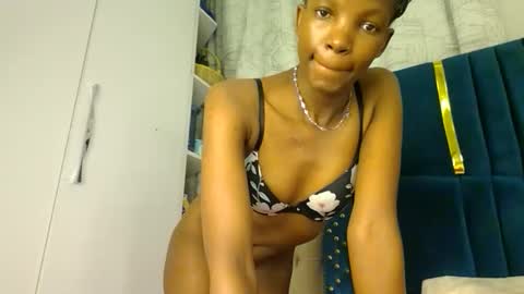 Snapshot of luckyy003 chatting on 11/21/25, 07:12 brielle online show from 11/21/25, 07:12