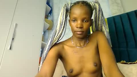 Snapshot of luckyy003 chatting on 11/23/25, 10:04 brielle online show from 11/23/25, 10:04