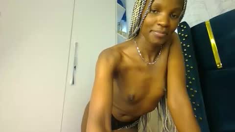 Snapshot of luckyy003 chatting on 12/01/25, 07:02 brielle online show from 12/01/25, 07:02