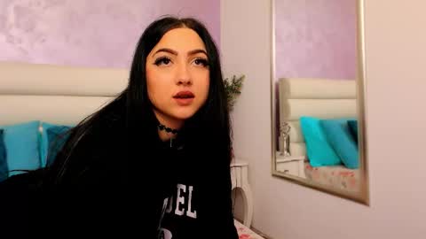 Mia online show from 12/02/25, 06:14