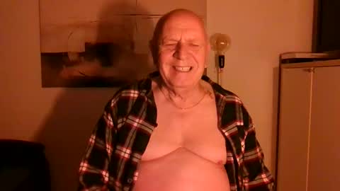 Luclostops online show from 11/18/25, 04:17