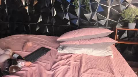 Lucy online show from 04/22/26, 02:36