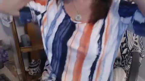 lucy_0000 online show from 11/17/25, 06:03