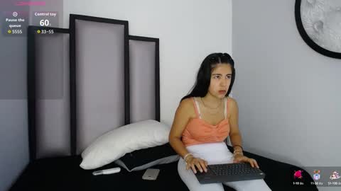 Snapshot of lucy__23 chatting on 10/01/25, 04:29 online show from 10/01/25, 04:29