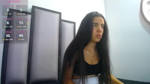 Snapshot of lucy__23 chatting on 10/14/25, 04:13 online show from 10/14/25, 04:13