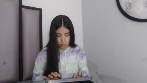 Snapshot of lucy__23 chatting on 11/26/25, 04:24 online show from 11/26/25, 04:24