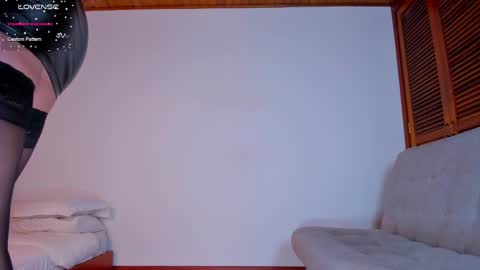 Hello my name is Lucy nice to meet you  thumb up is important for me kisses     online show from 03/04/25, 06:18