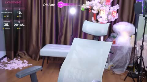 Snapshot of lucy__bb chatting on 01/31/25, 01:43 Lucy online show from 01/31/25, 01:43