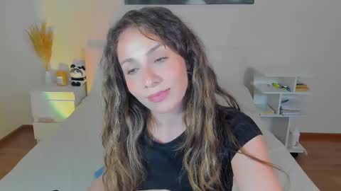Snapshot of lucy__ray chatting on 12/05/24, 08:44 lucy__ray online show from 12/05/24, 08:44
