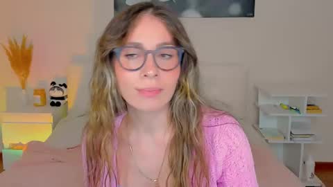 Snapshot of lucy__ray chatting on 12/08/24, 06:17 lucy__ray online show from 12/08/24, 06:17