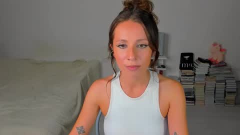 Snapshot of lucy__ray chatting on 09/16/25, 08:10 lucy__ray online show from 09/16/25, 08:10