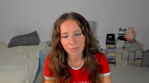 Snapshot of lucy__ray chatting on 09/17/25, 07:48 lucy__ray online show from 09/17/25, 07:48