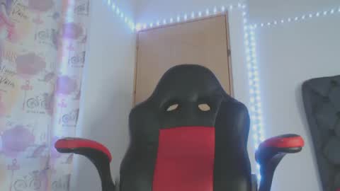 lucy online show from 02/06/25, 01:49