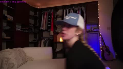 Snapshot of lucy_gooosey chatting on 01/28/25, 03:25 Lucy. online show from 01/28/25, 03:25