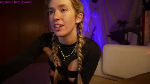 Snapshot of lucy_gooosey chatting on 02/06/25, 05:25 Lucy. online show from 02/06/25, 05:25