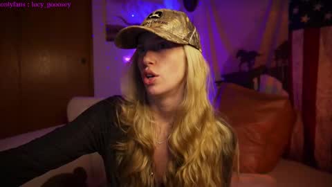 Snapshot of lucy_gooosey chatting on 02/08/25, 07:15 Lucy. online show from 02/08/25, 07:15