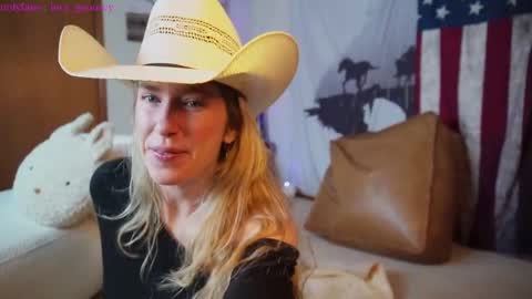 Snapshot of lucy_gooosey chatting on 02/08/25, 09:36 Lucy. online show from 02/08/25, 09:36