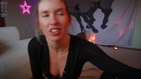 Snapshot of lucy_gooosey chatting on 02/20/25, 02:18 Lucy. online show from 02/20/25, 02:18