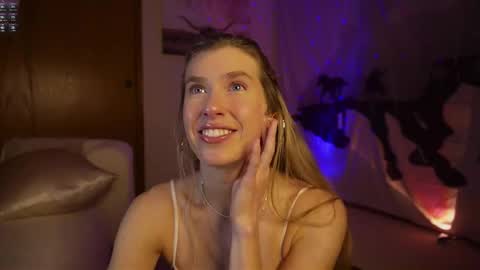 Snapshot of lucy_gooosey chatting on 02/26/25, 03:42 Lucy. online show from 02/26/25, 03:42