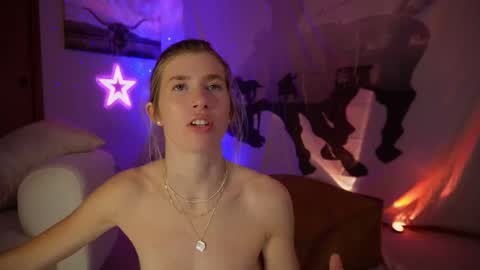 Snapshot of lucy_gooosey chatting on 03/04/25, 05:11 Lucy. online show from 03/04/25, 05:11