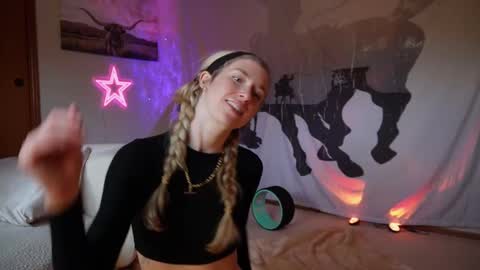 Snapshot of lucy_gooosey chatting on 03/09/25, 01:14 Lucy. online show from 03/09/25, 01:14