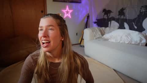 Snapshot of lucy_gooosey chatting on 03/10/25, 11:49 Lucy. online show from 03/10/25, 11:49