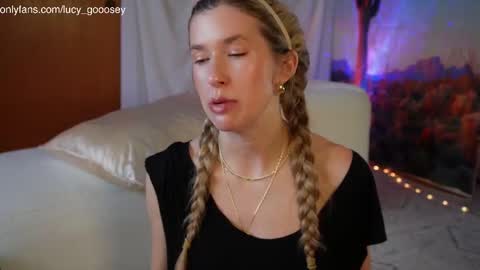 Snapshot of lucy_gooosey chatting on 09/08/25, 11:48 Lucy. online show from 09/08/25, 11:48