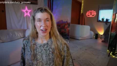 Snapshot of lucy_gooosey chatting on 09/14/25, 12:21 Lucy. online show from 09/14/25, 12:21