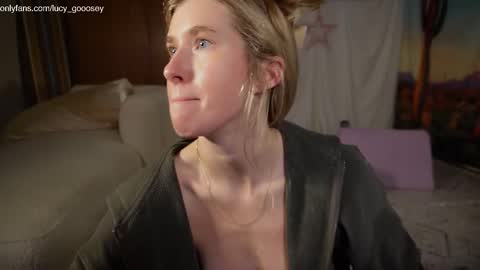 Snapshot of lucy_gooosey chatting on 09/29/25, 03:44 Lucy. online show from 09/29/25, 03:44