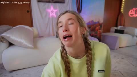 Snapshot of lucy_gooosey chatting on 10/05/25, 11:02 Lucy. online show from 10/05/25, 11:02