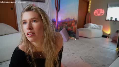Snapshot of lucy_gooosey chatting on 10/08/25, 10:18 Lucy. online show from 10/08/25, 10:18