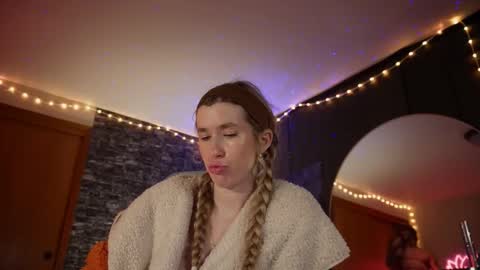 Snapshot of lucy_gooosey chatting on 11/01/25, 01:51 Lucy. online show from 11/01/25, 01:51