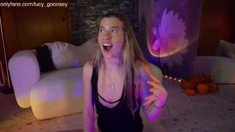 Snapshot of lucy_gooosey chatting on 11/08/25, 12:11 Lucy. online show from 11/08/25, 12:11
