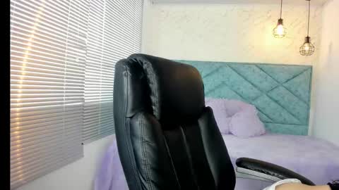 Lucy Greys online show from 11/11/25, 11:54