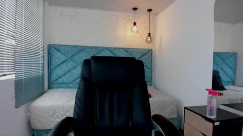 Lucy Greys online show from 12/22/25, 07:55