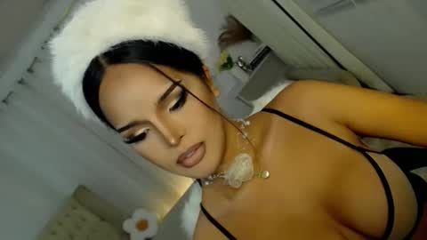    MONA    online show from 12/23/25, 07:17