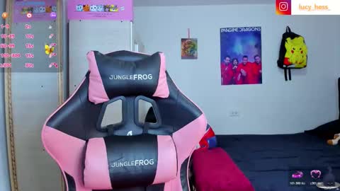 Snapshot of lucy_hess_ chatting on 10/28/25, 06:10 Lucy online show from 10/28/25, 06:10