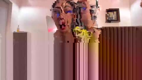 Snapshot of lucy_pearlcumxx chatting on 01/04/25, 07:55 Aliana online show from 01/04/25, 07:55