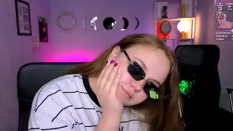 lucy online show from 06/11/26, 03:04