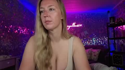 lucyallen4201 online show from 05/18/26, 10:10