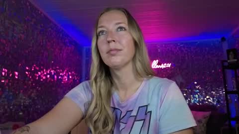lucyallen4201 online show from 06/01/26, 10:06