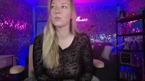 lucyallen4201 online show from 06/26/26, 10:19