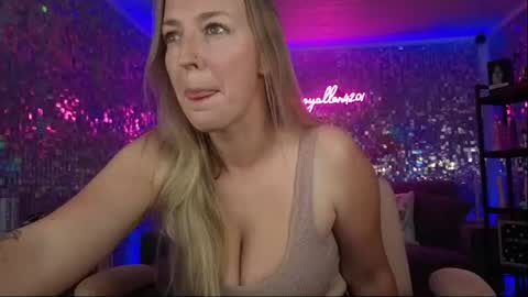 lucyallen4201 online show from 07/19/26, 10:02