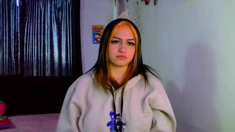 Snapshot of lucycherry__ chatting on 12/13/24, 03:43 LUCIA online show from 12/13/24, 03:43