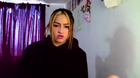 Snapshot of lucycherry__ chatting on 01/14/25, 06:28 LUCIA online show from 01/14/25, 06:28