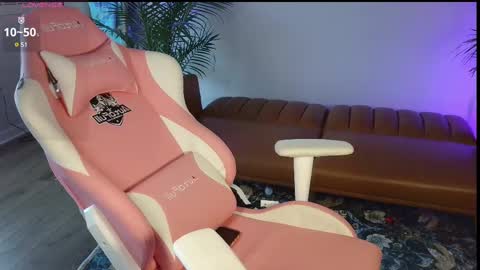 Snapshot of lucydelrey57 chatting on 03/09/25, 08:10 lucydelrey57 online show from 03/09/25, 08:10