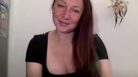 Snapshot of lucykissxx chatting on 10/22/25, 02:17 LucyKissxx online show from 10/22/25, 02:17