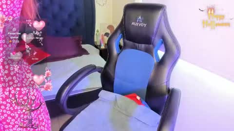 Lucy Petit online show from 10/25/25, 01:29